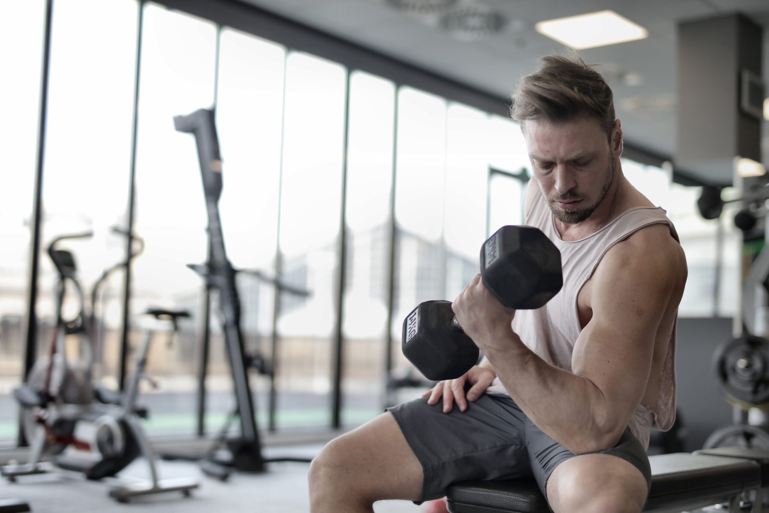 Strength training for toned body explained through controlled tempo and moderate load technique
