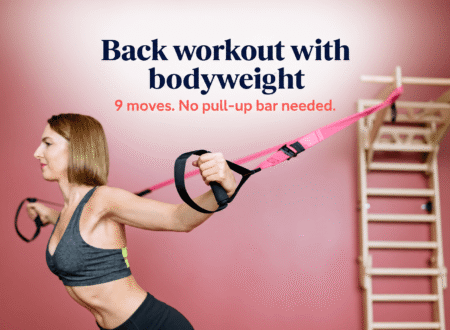 Back workout with bodyweight: person performing a towel row in a doorway at home