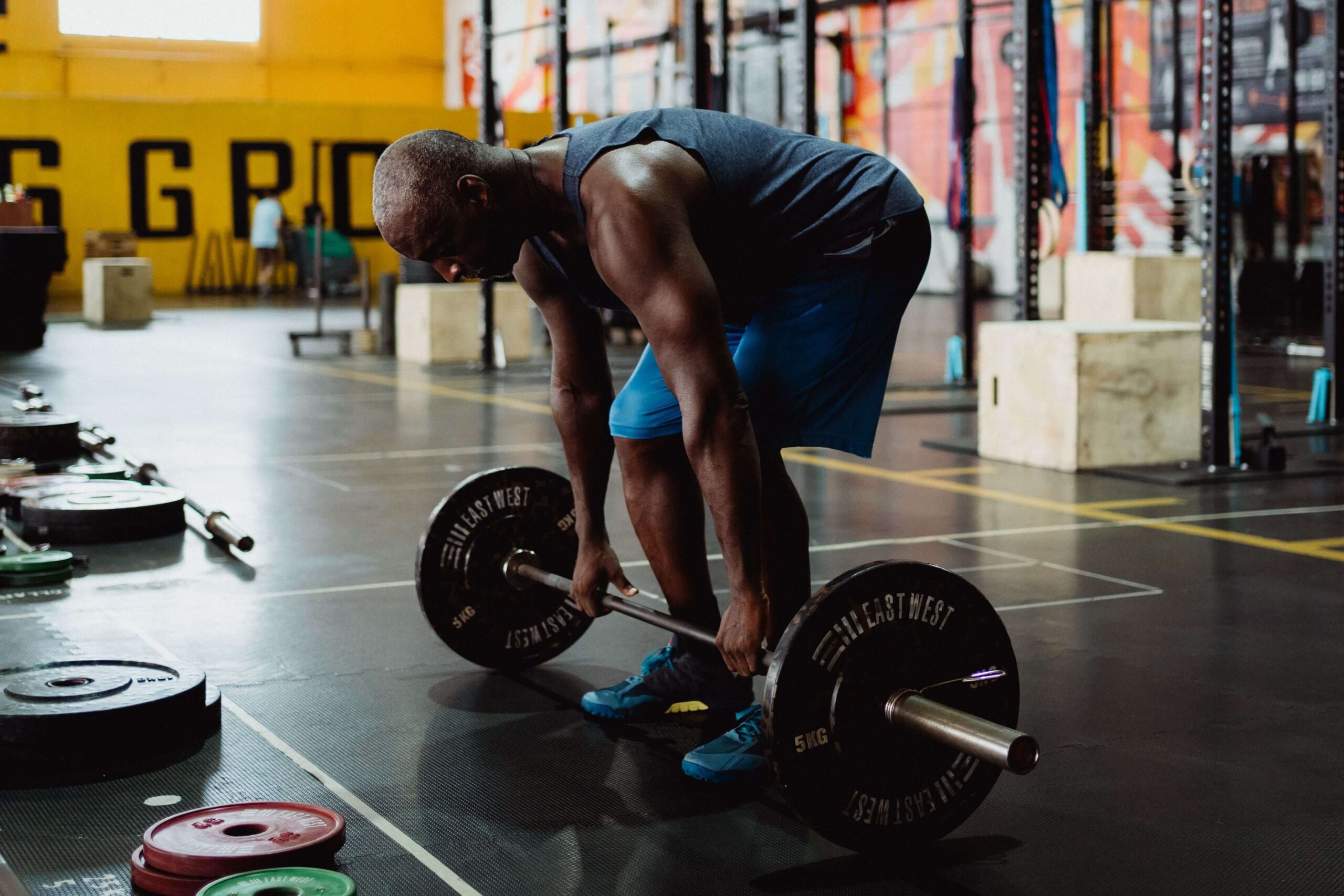 Man performing a heavy deadlift, bracing before the lift